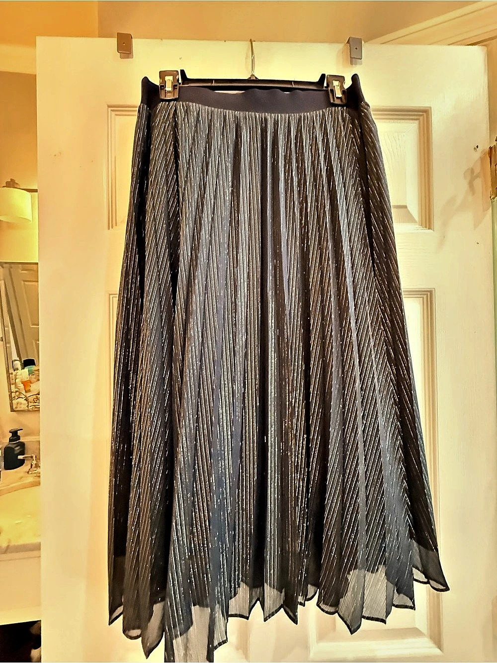 Ann Taylor Pleated Metallic Maxi Skirt in Black & Gold Size Medium